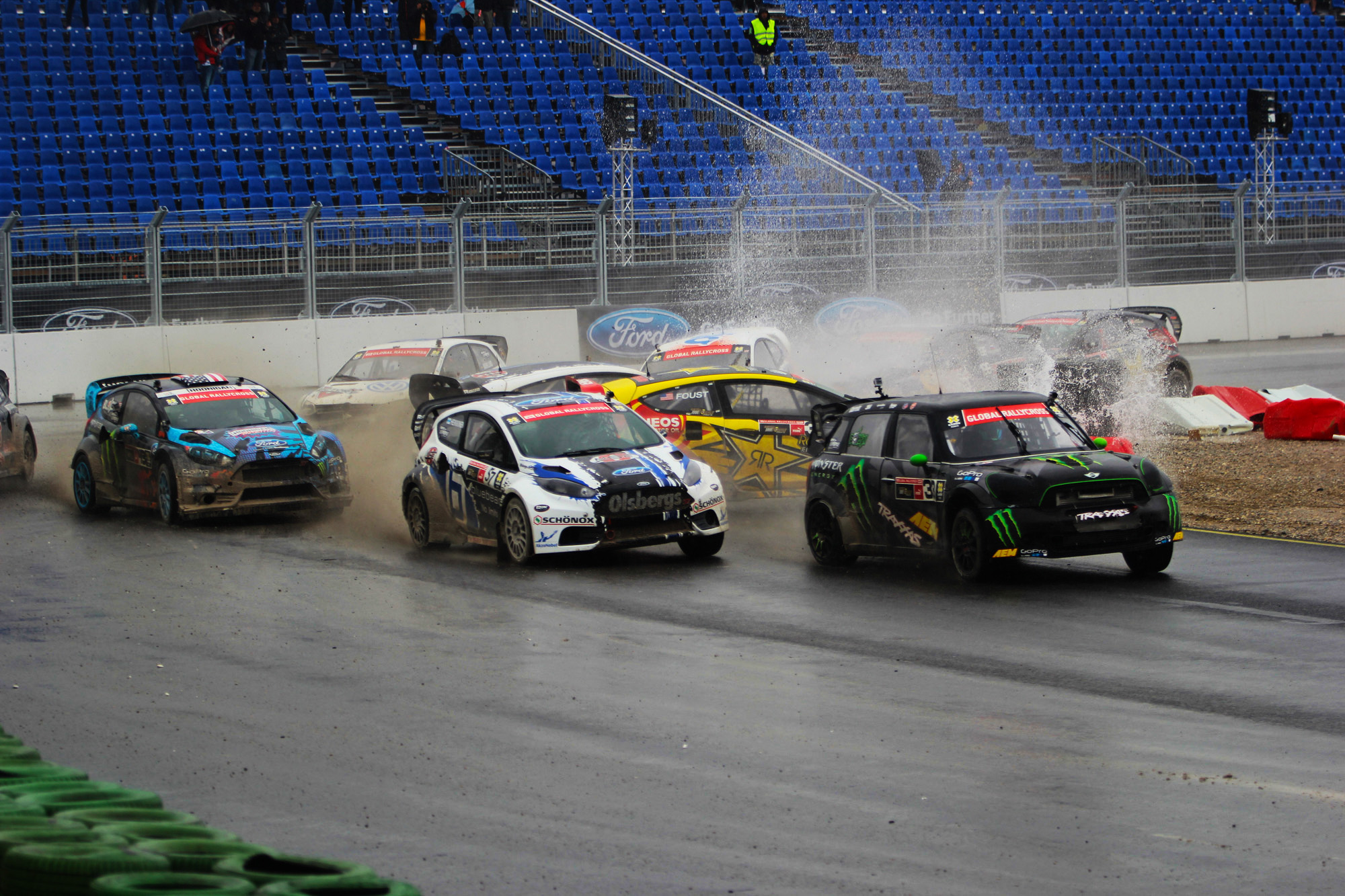 Action from the Saturday Global Rallycross final - (C) Global-Rallycross.com