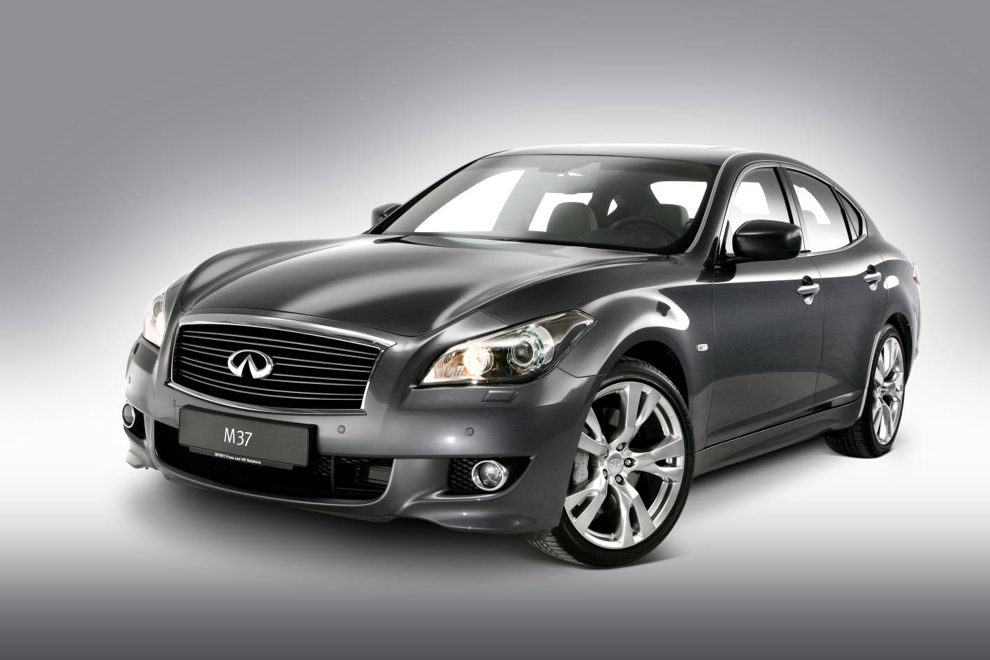 Infiniti M Sedan